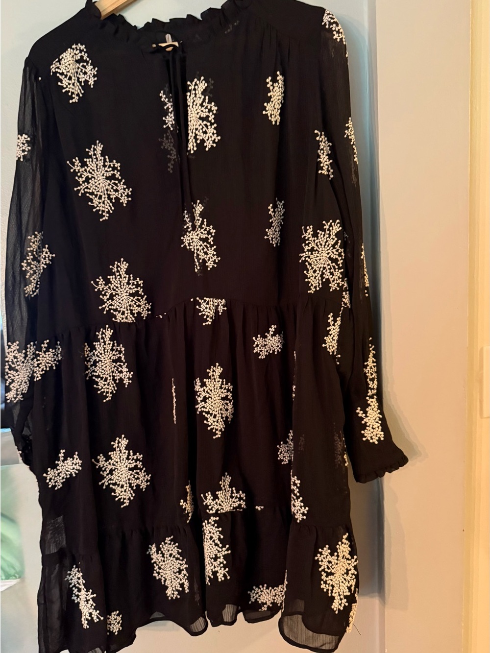 Black Apparel Care Tag - Size L